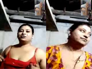 Desi Bhabhi Showing Boobs On Video Call