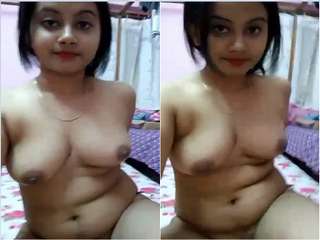 Super Sexy Look Desi Girl Record Her Fingering Selfie