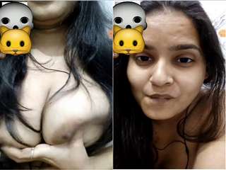 Sexy Desi Girl Showing Her Boobs