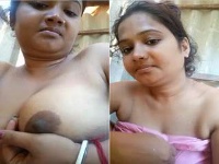 Sexy Bhabhi Showing Her Boobs