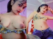 Cute Desi Girl Shows her Boobs