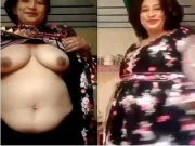 Desi Aunty Shows her Boobs