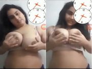 Desi girl Shows her Big Boobs