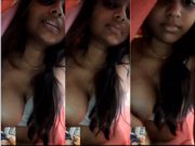 Desi Girl Shows her Boobs