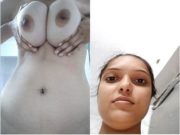 Desi Girl Shows Her Boobs and Pussy