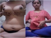 Desi Mallu Bhabhi Shows Boobs