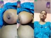 Horny Desi Girl Shows her Boobs