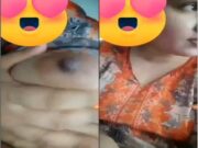 Paki Girl Shows Her Boobs